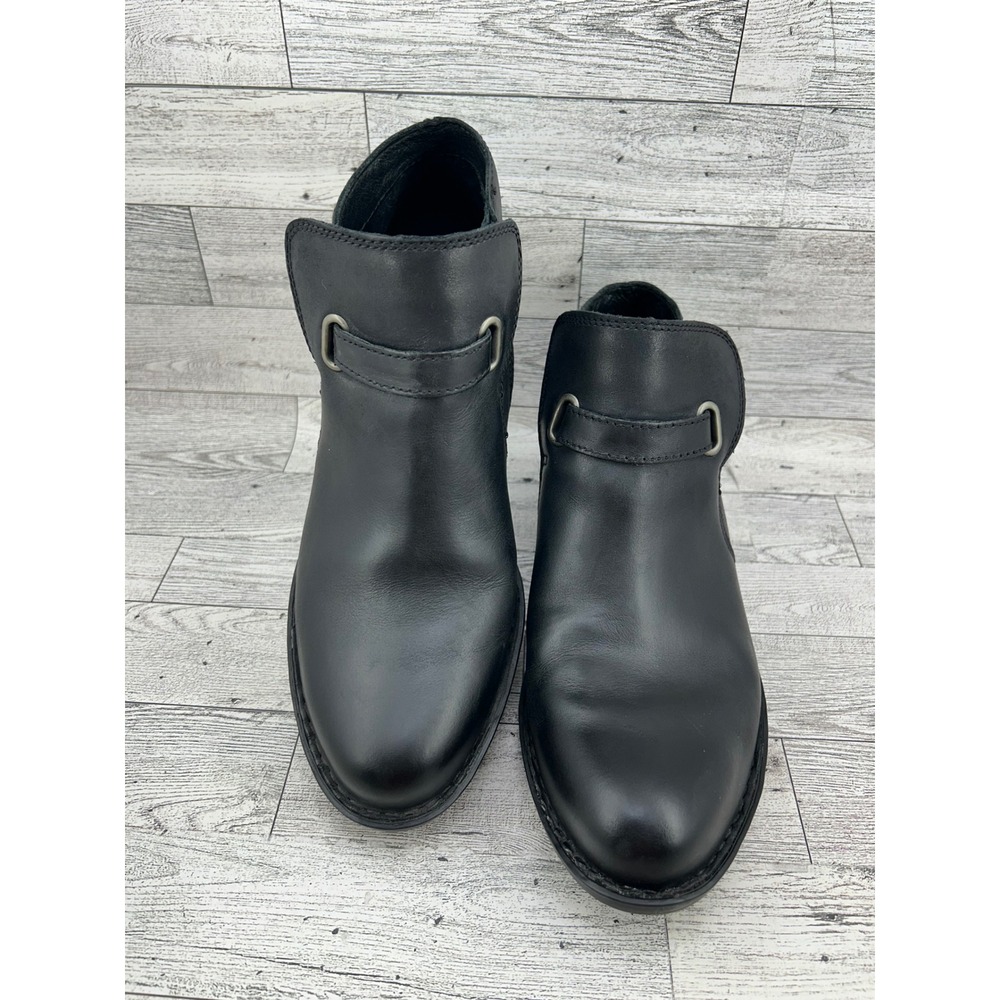 Born F52003 Black Leather Ankle Boots Womens 9M Buckle Strap Zip Lug Sole Bootie